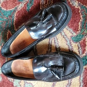 Bass Weejuns black tassels 7W